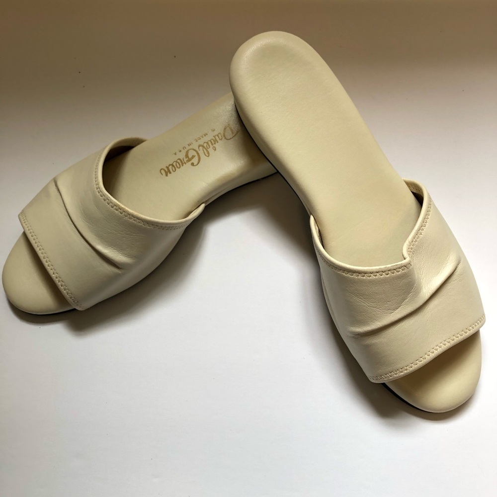 Daniel Green slipper slide bone color sz 8 NWOT